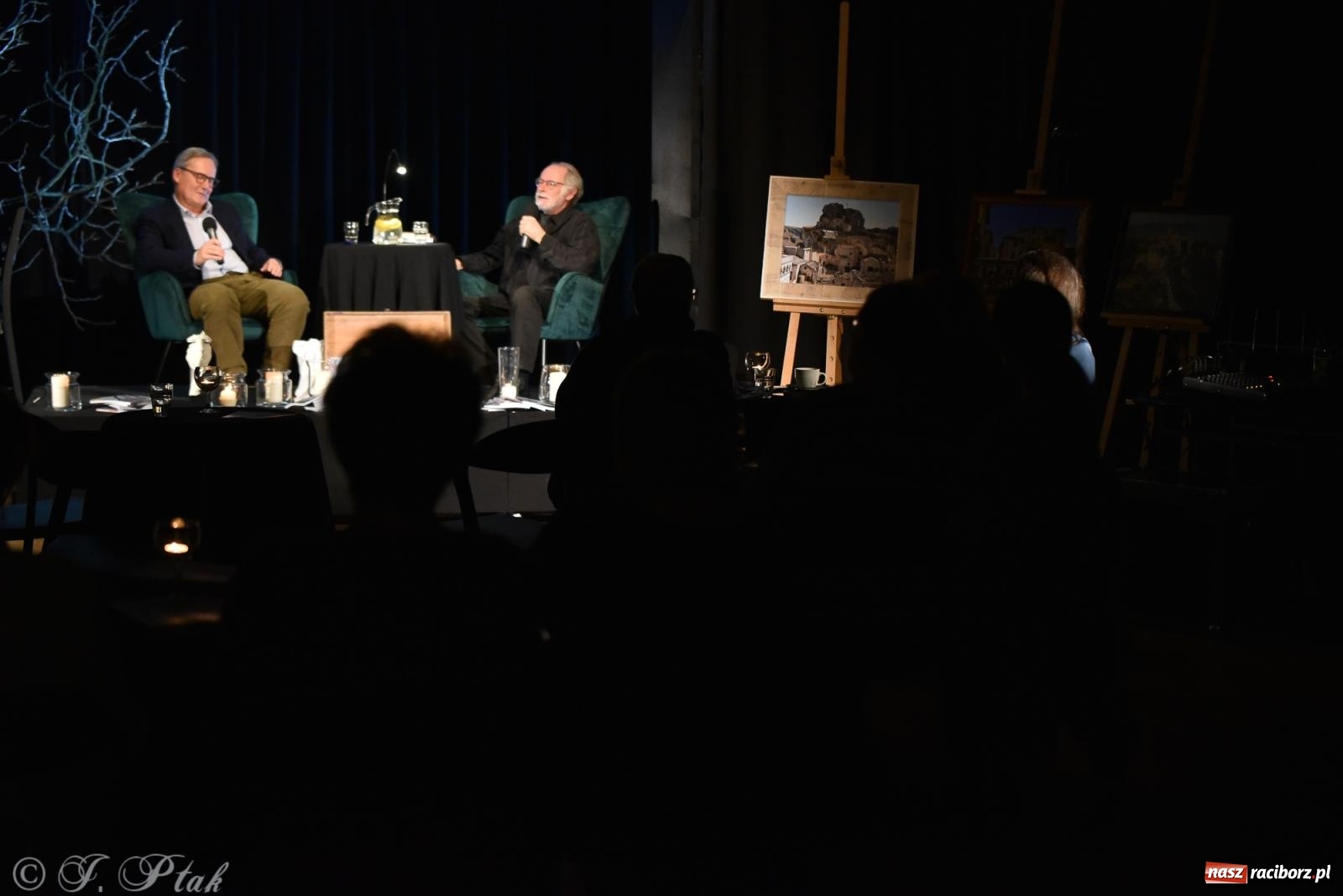 Zdjęcie w galerii na portalu naszraciborz.pl: Literacka i muzyczna podróż na promocji Almanachu wiadomości z regionu