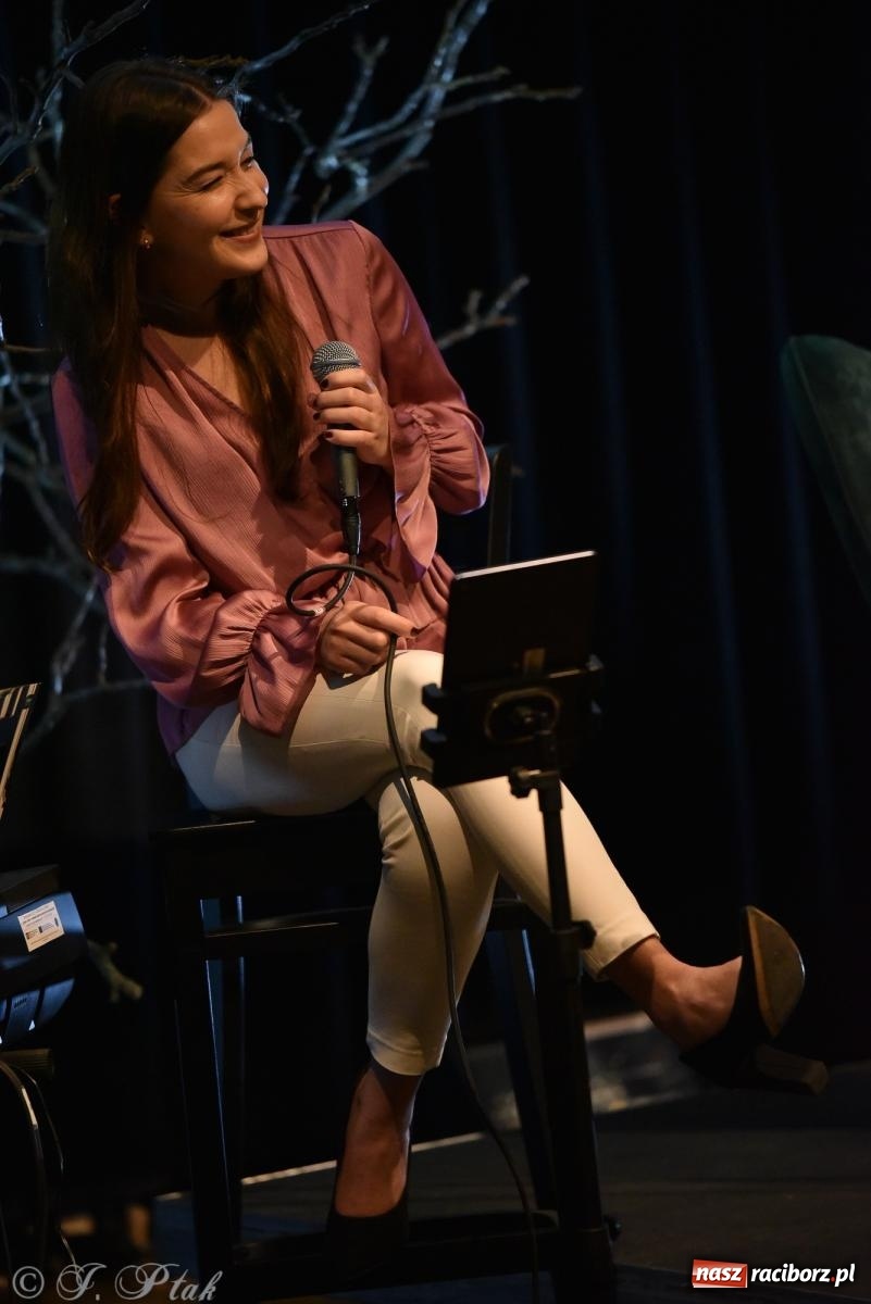 Zdjęcie w galerii na portalu naszraciborz.pl: Literacka i muzyczna podróż na promocji Almanachu wiadomości z regionu