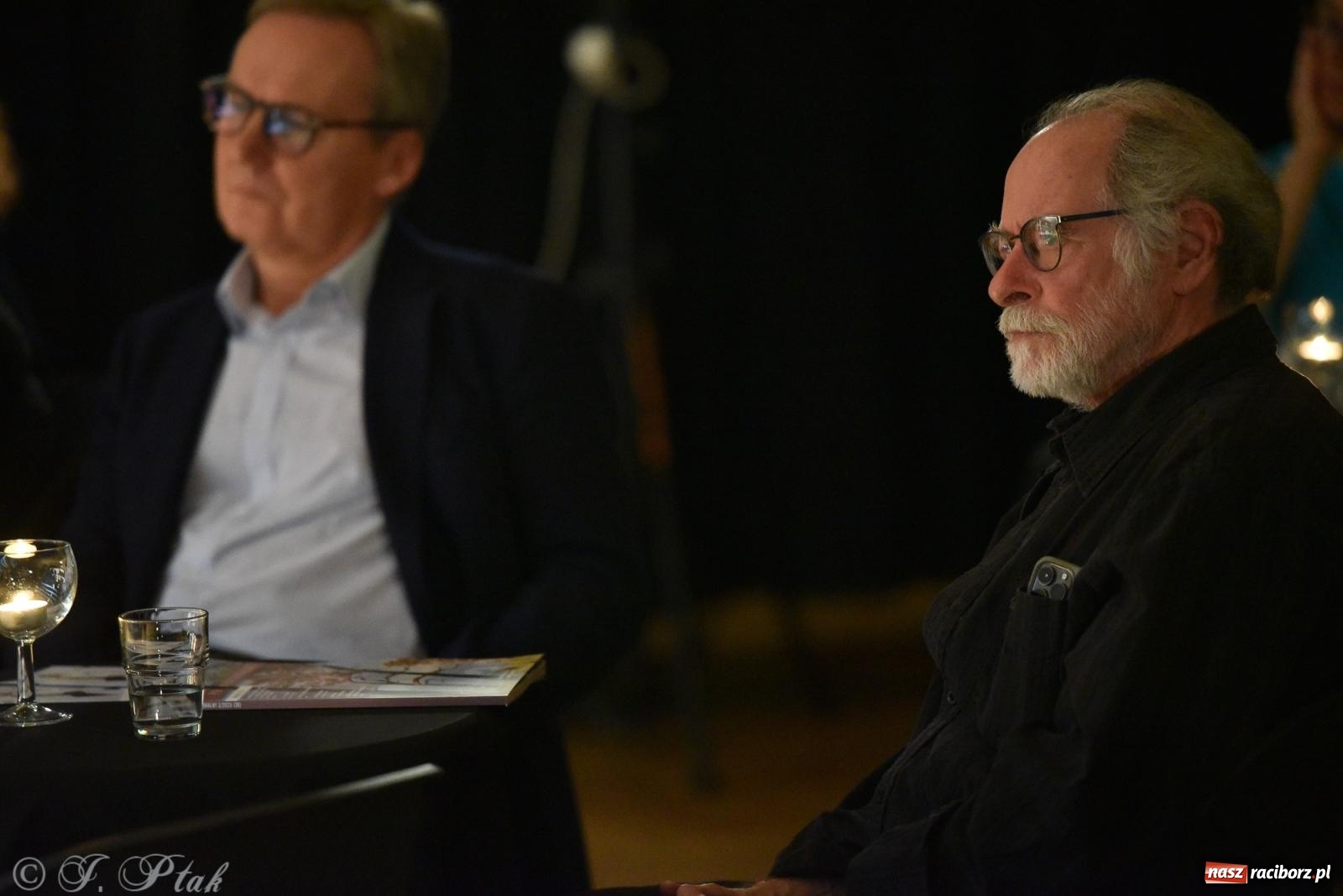 Zdjęcie w galerii na portalu naszraciborz.pl: Literacka i muzyczna podróż na promocji Almanachu wiadomości z regionu