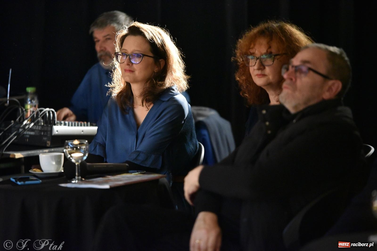 Zdjęcie w galerii na portalu naszraciborz.pl: Literacka i muzyczna podróż na promocji Almanachu wiadomości z regionu