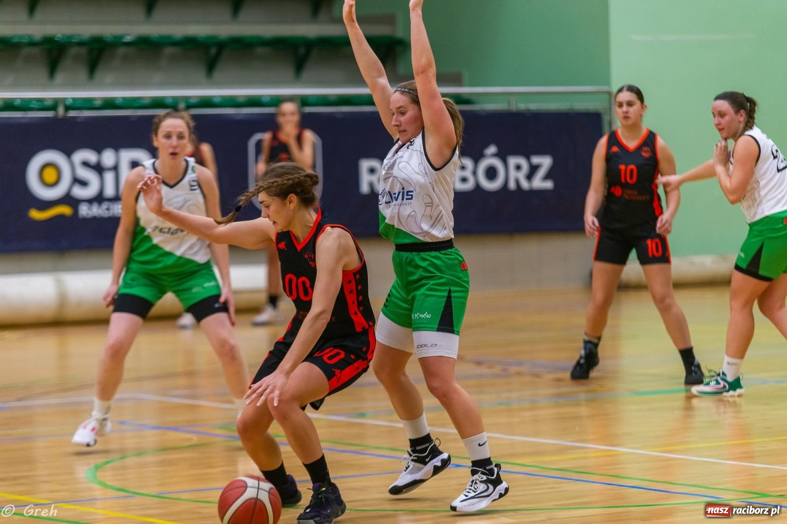 Zdjęcie w galerii na portalu naszraciborz.pl: Polkowice lepsze w Raciborzu. Poważne kontuzje dwóch zawodniczek RKK [FOTO i WIDEO] wiadomości z regionu