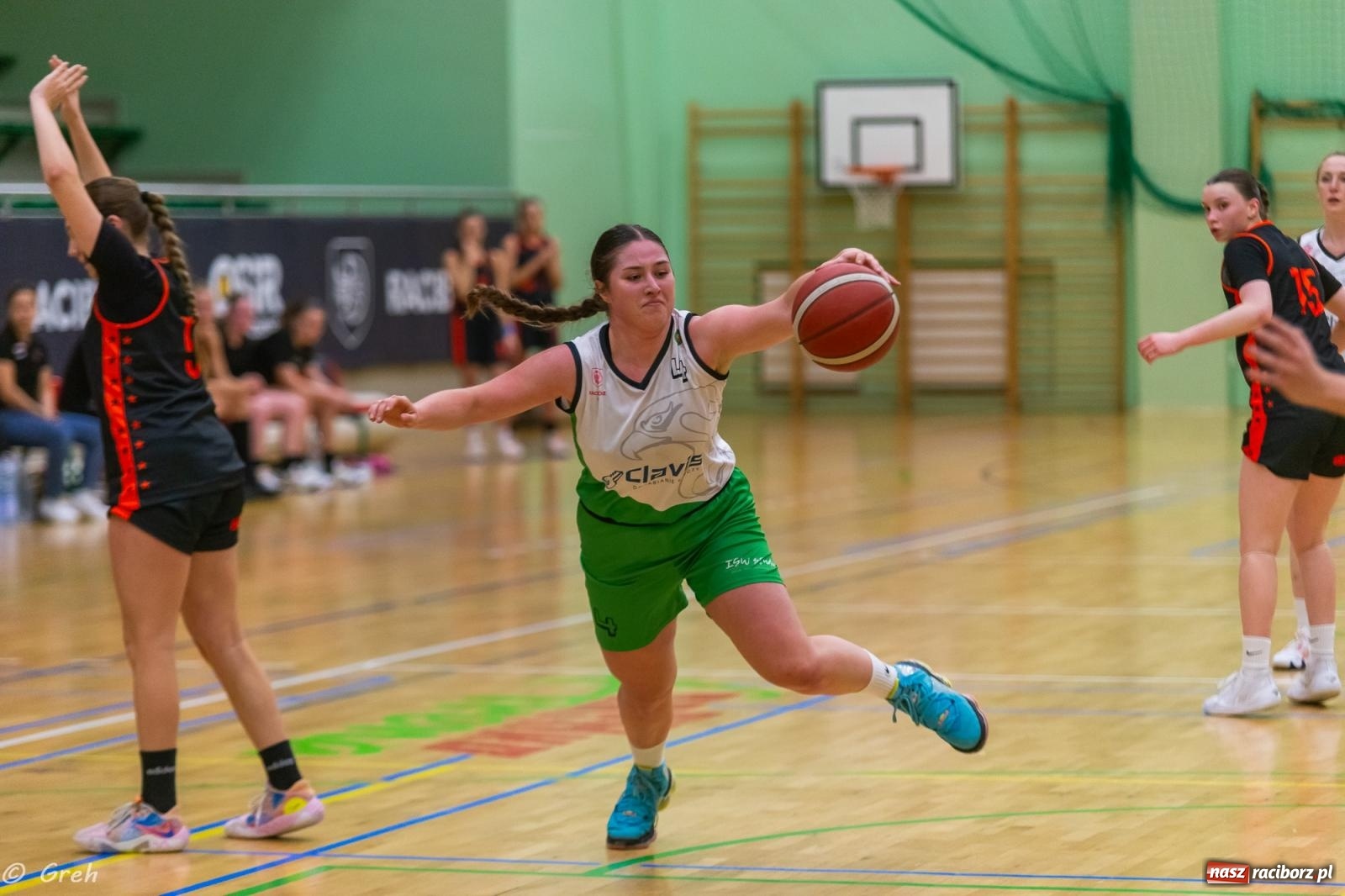 Zdjęcie w galerii na portalu naszraciborz.pl: Polkowice lepsze w Raciborzu. Poważne kontuzje dwóch zawodniczek RKK [FOTO i WIDEO] wiadomości z regionu