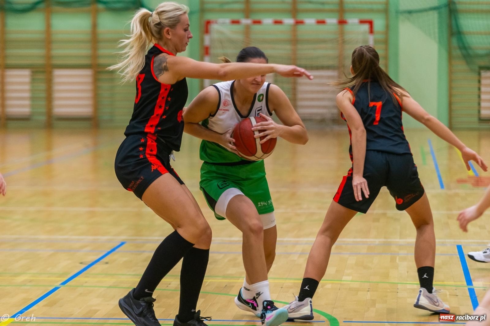 Zdjęcie w galerii na portalu naszraciborz.pl: Polkowice lepsze w Raciborzu. Poważne kontuzje dwóch zawodniczek RKK [FOTO i WIDEO] wiadomości z regionu