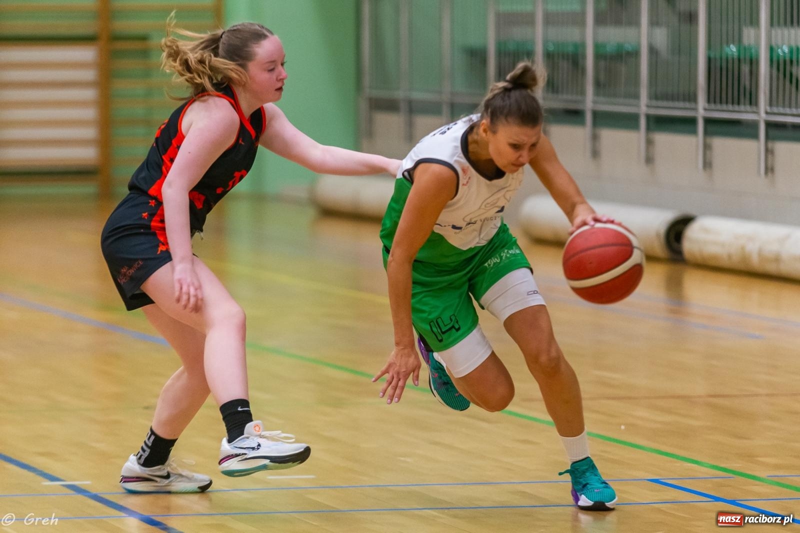 Zdjęcie w galerii na portalu naszraciborz.pl: Polkowice lepsze w Raciborzu. Poważne kontuzje dwóch zawodniczek RKK [FOTO i WIDEO] wiadomości z regionu