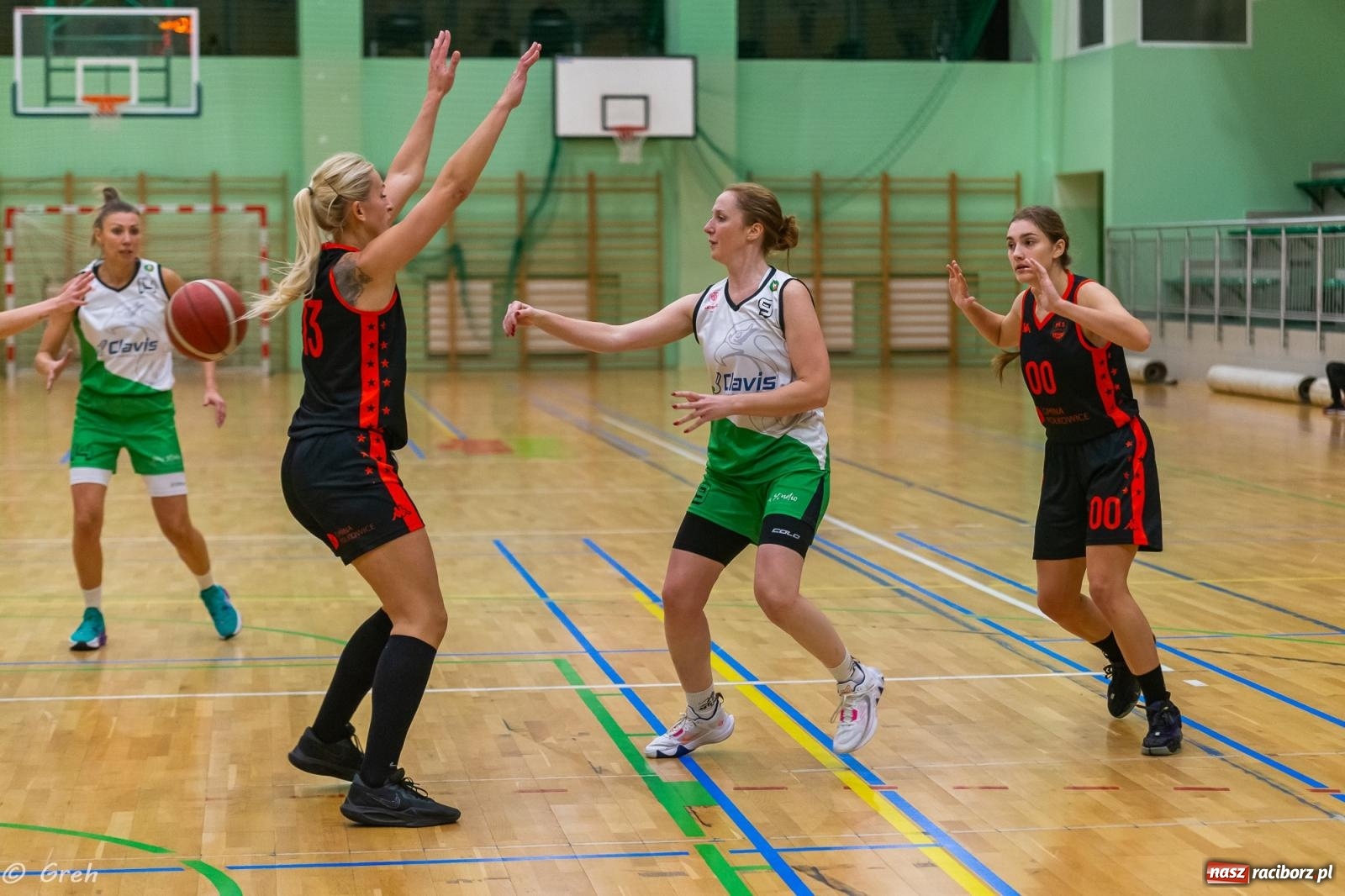 Zdjęcie w galerii na portalu naszraciborz.pl: Polkowice lepsze w Raciborzu. Poważne kontuzje dwóch zawodniczek RKK [FOTO i WIDEO] wiadomości z regionu