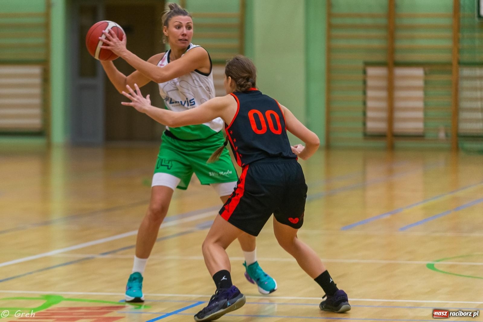 Zdjęcie w galerii na portalu naszraciborz.pl: Polkowice lepsze w Raciborzu. Poważne kontuzje dwóch zawodniczek RKK [FOTO i WIDEO] wiadomości z regionu