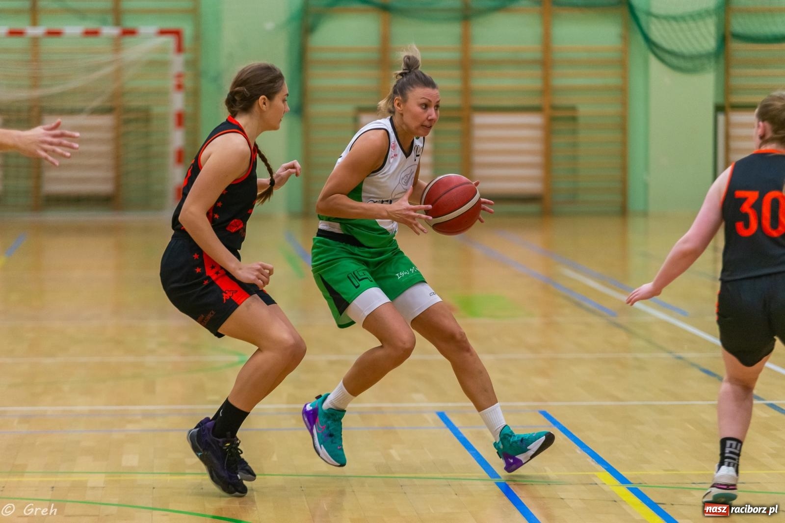Zdjęcie w galerii na portalu naszraciborz.pl: Polkowice lepsze w Raciborzu. Poważne kontuzje dwóch zawodniczek RKK [FOTO i WIDEO] wiadomości z regionu