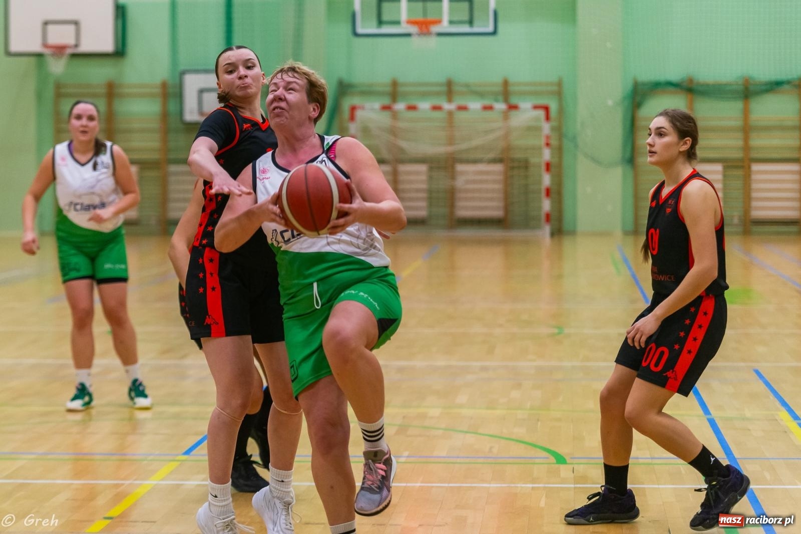 Zdjęcie w galerii na portalu naszraciborz.pl: Polkowice lepsze w Raciborzu. Poważne kontuzje dwóch zawodniczek RKK [FOTO i WIDEO] wiadomości z regionu