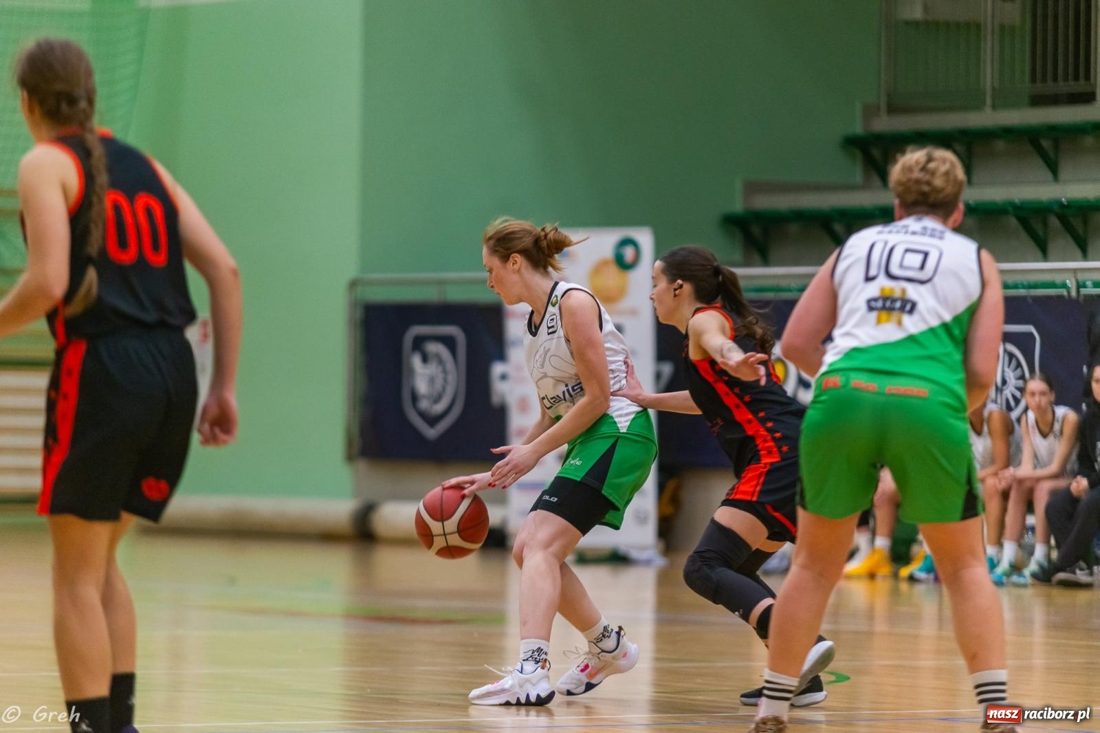 Zdjęcie w galerii na portalu naszraciborz.pl: Polkowice lepsze w Raciborzu. Poważne kontuzje dwóch zawodniczek RKK [FOTO i WIDEO] wiadomości z regionu