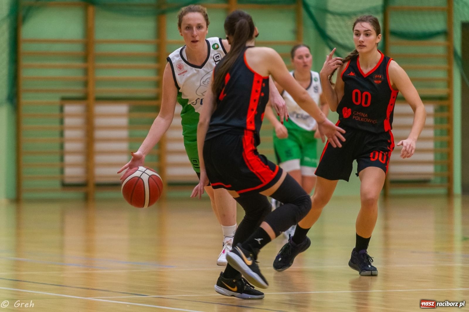 Zdjęcie w galerii na portalu naszraciborz.pl: Polkowice lepsze w Raciborzu. Poważne kontuzje dwóch zawodniczek RKK [FOTO i WIDEO] wiadomości z regionu