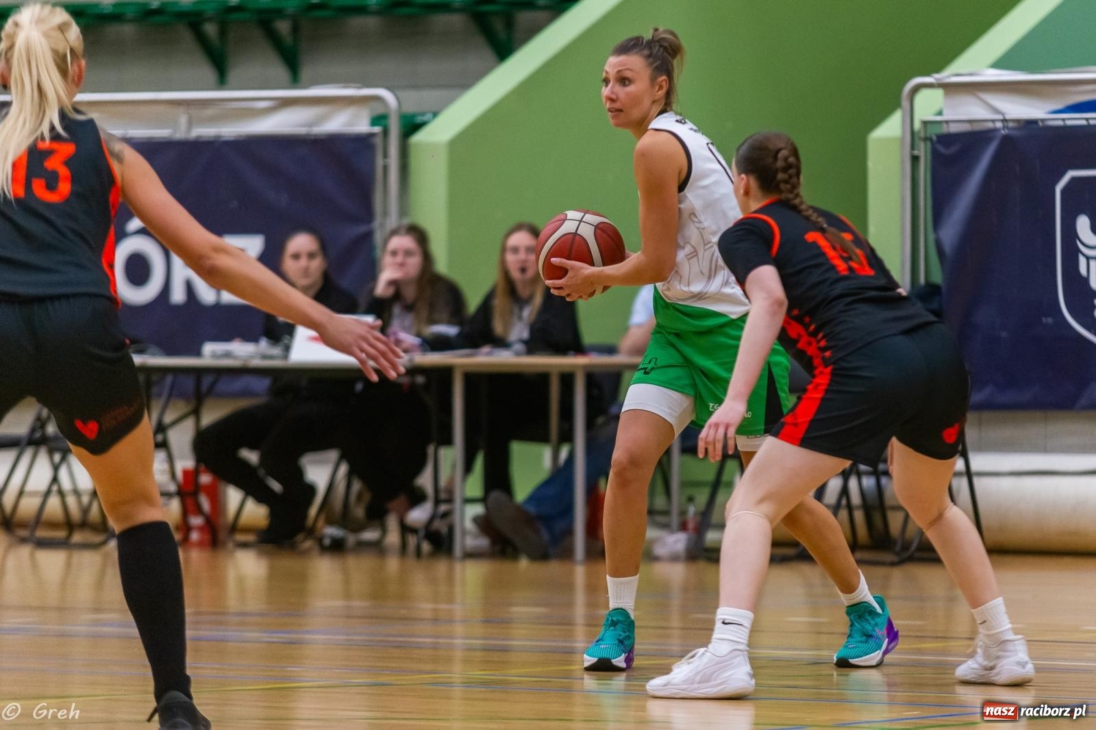 Zdjęcie w galerii na portalu naszraciborz.pl: Polkowice lepsze w Raciborzu. Poważne kontuzje dwóch zawodniczek RKK [FOTO i WIDEO] wiadomości z regionu