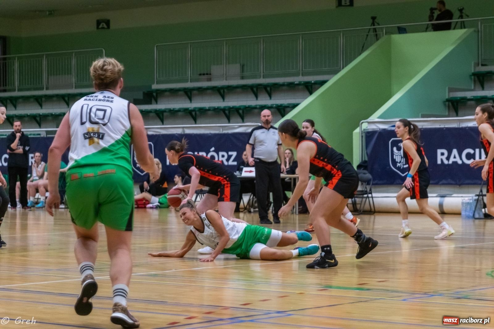 Zdjęcie w galerii na portalu naszraciborz.pl: Polkowice lepsze w Raciborzu. Poważne kontuzje dwóch zawodniczek RKK [FOTO i WIDEO] wiadomości z regionu