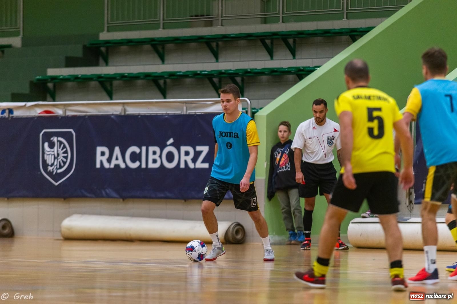 Zdjęcie w galerii na portalu naszraciborz.pl: Ruszył XXI sezon Halowej Ligi Piłki Nożnej [FOTO] wiadomości z regionu