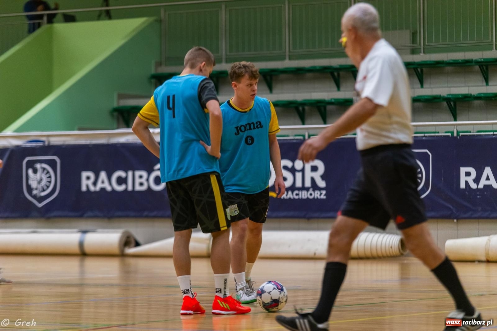 Zdjęcie w galerii na portalu naszraciborz.pl: Ruszył XXI sezon Halowej Ligi Piłki Nożnej [FOTO] wiadomości z regionu