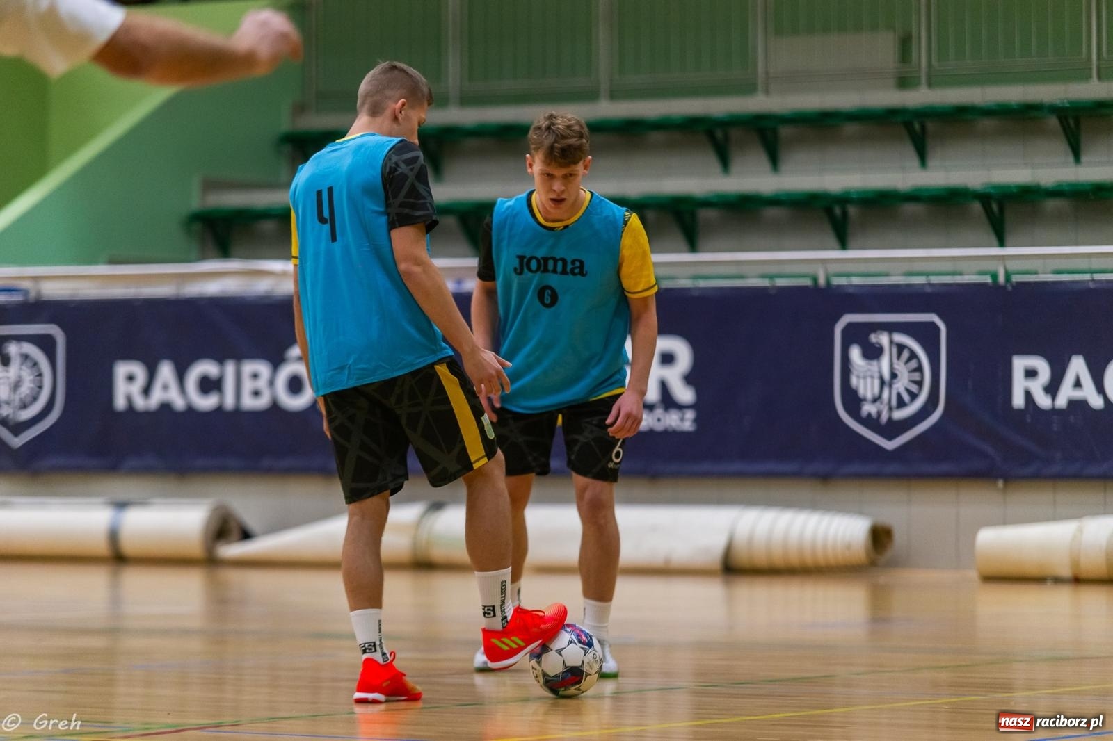 Zdjęcie w galerii na portalu naszraciborz.pl: Ruszył XXI sezon Halowej Ligi Piłki Nożnej [FOTO] wiadomości z regionu