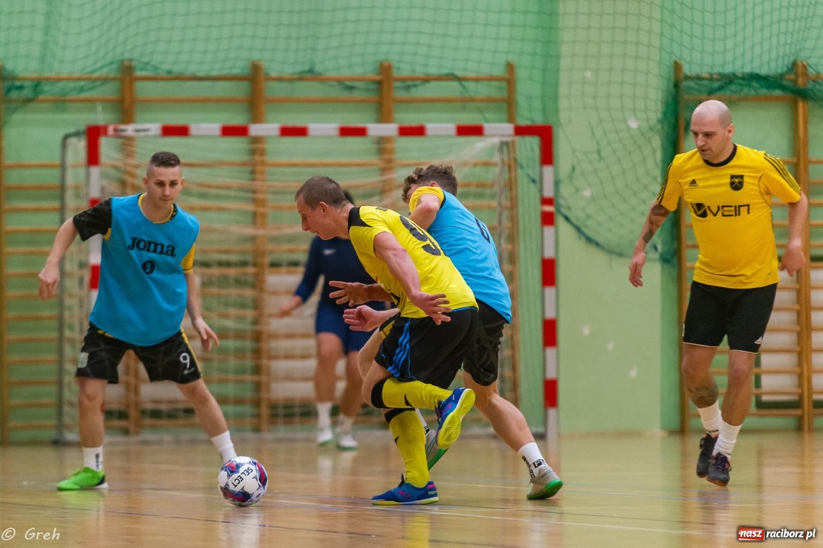 Zdjęcie w galerii na portalu naszraciborz.pl: Ruszył XXI sezon Halowej Ligi Piłki Nożnej [FOTO] wiadomości z regionu