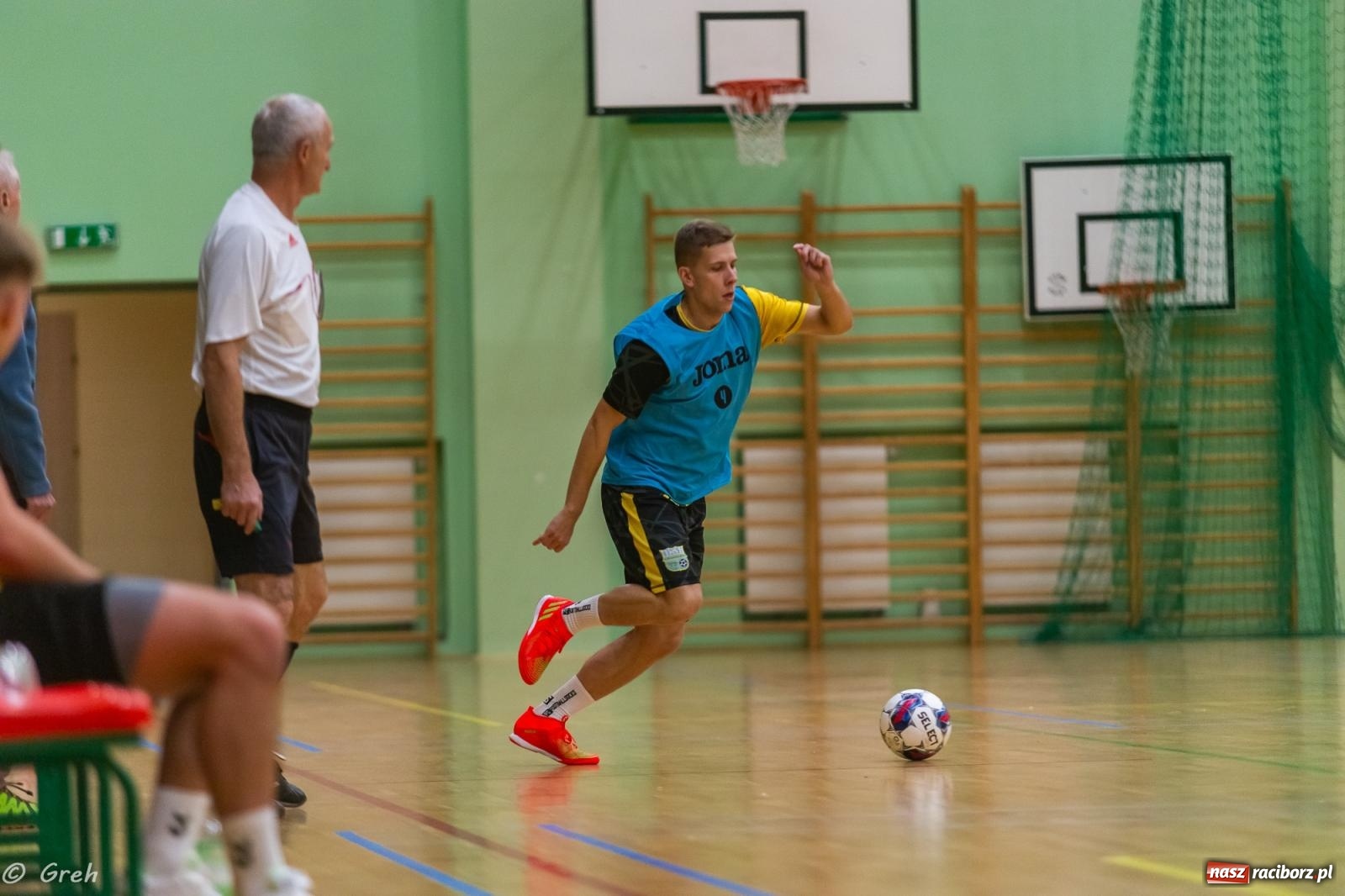 Zdjęcie w galerii na portalu naszraciborz.pl: Ruszył XXI sezon Halowej Ligi Piłki Nożnej [FOTO] wiadomości z regionu
