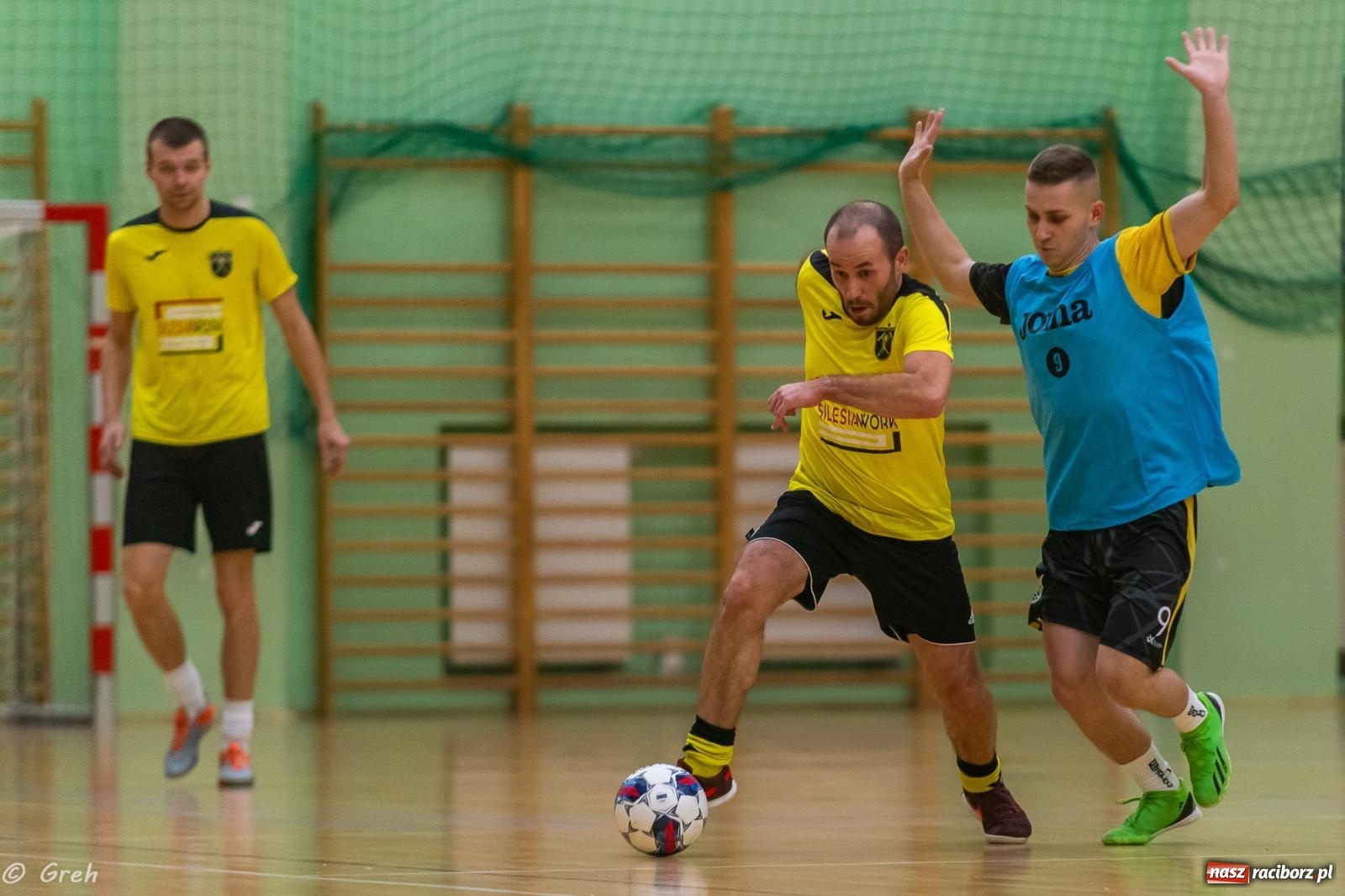 Zdjęcie w galerii na portalu naszraciborz.pl: Ruszył XXI sezon Halowej Ligi Piłki Nożnej [FOTO] wiadomości z regionu