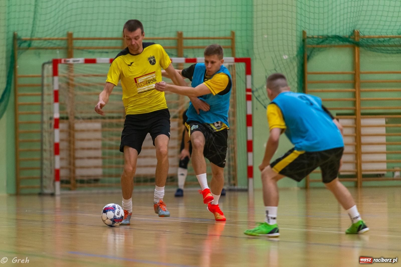 Zdjęcie w galerii na portalu naszraciborz.pl: Ruszył XXI sezon Halowej Ligi Piłki Nożnej [FOTO] wiadomości z regionu