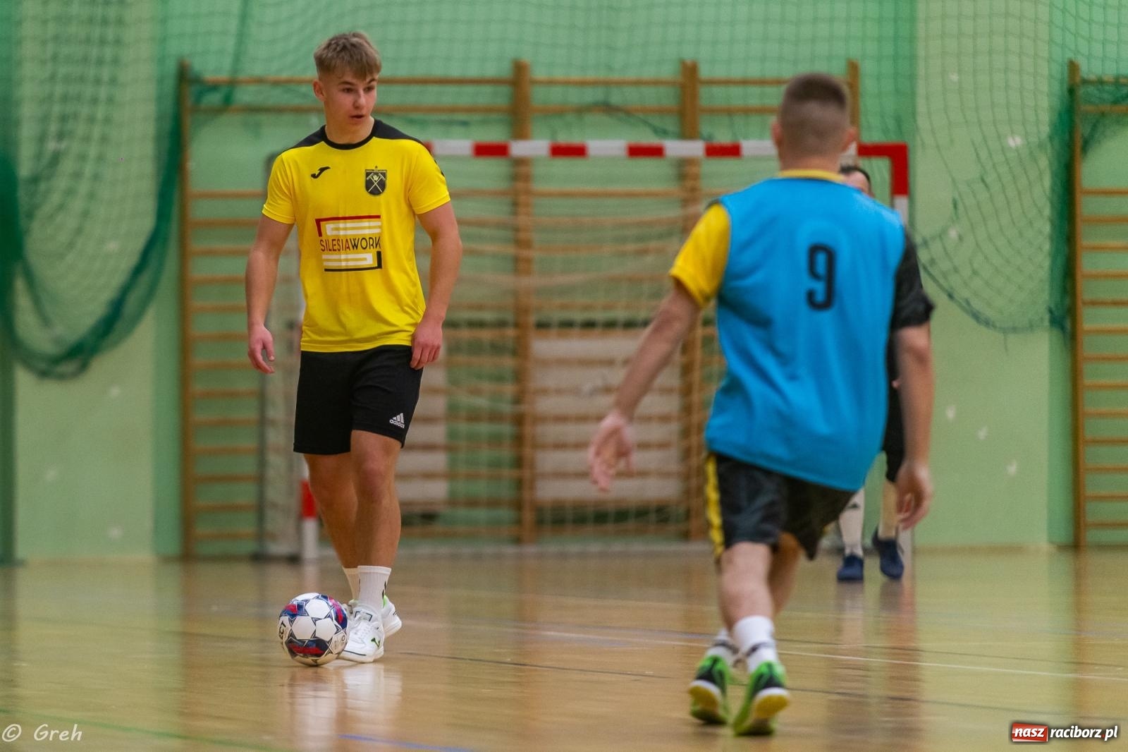 Zdjęcie w galerii na portalu naszraciborz.pl: Ruszył XXI sezon Halowej Ligi Piłki Nożnej [FOTO] wiadomości z regionu