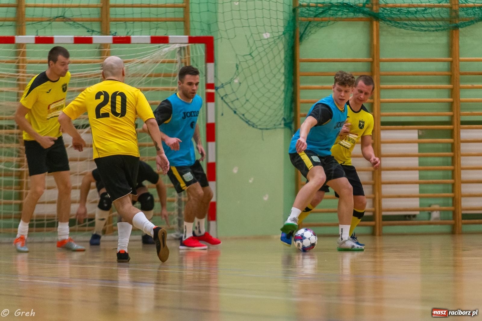 Zdjęcie w galerii na portalu naszraciborz.pl: Ruszył XXI sezon Halowej Ligi Piłki Nożnej [FOTO] wiadomości z regionu