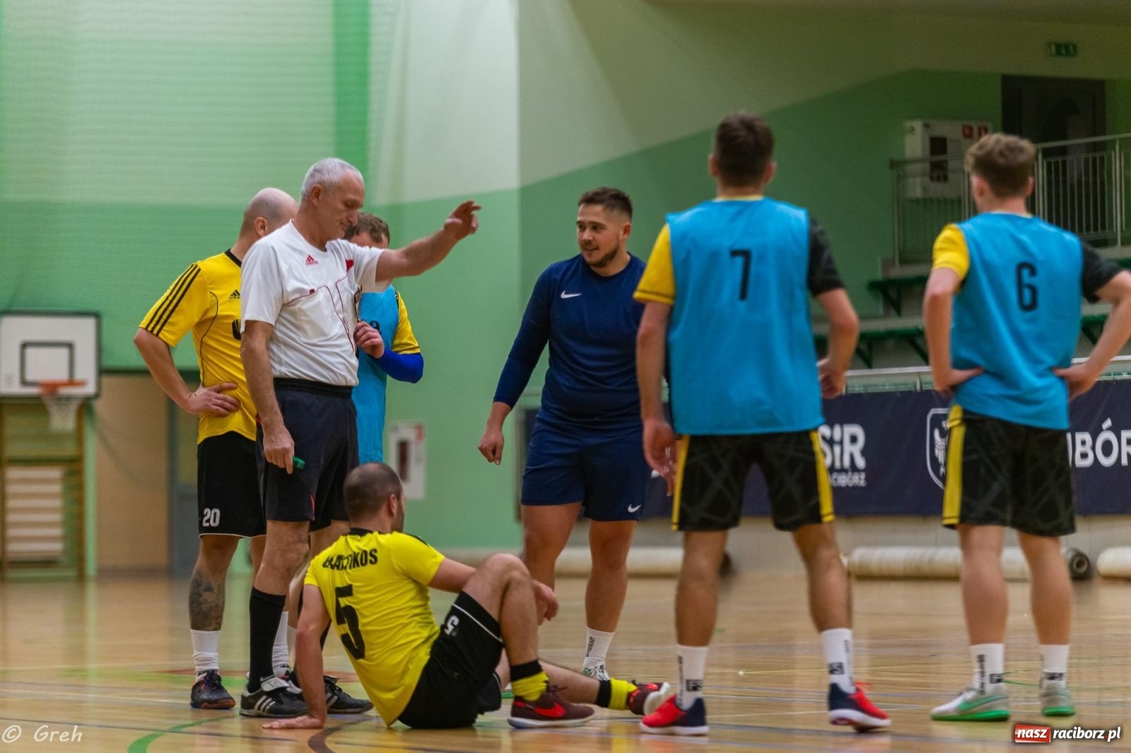 Zdjęcie w galerii na portalu naszraciborz.pl: Ruszył XXI sezon Halowej Ligi Piłki Nożnej [FOTO] wiadomości z regionu