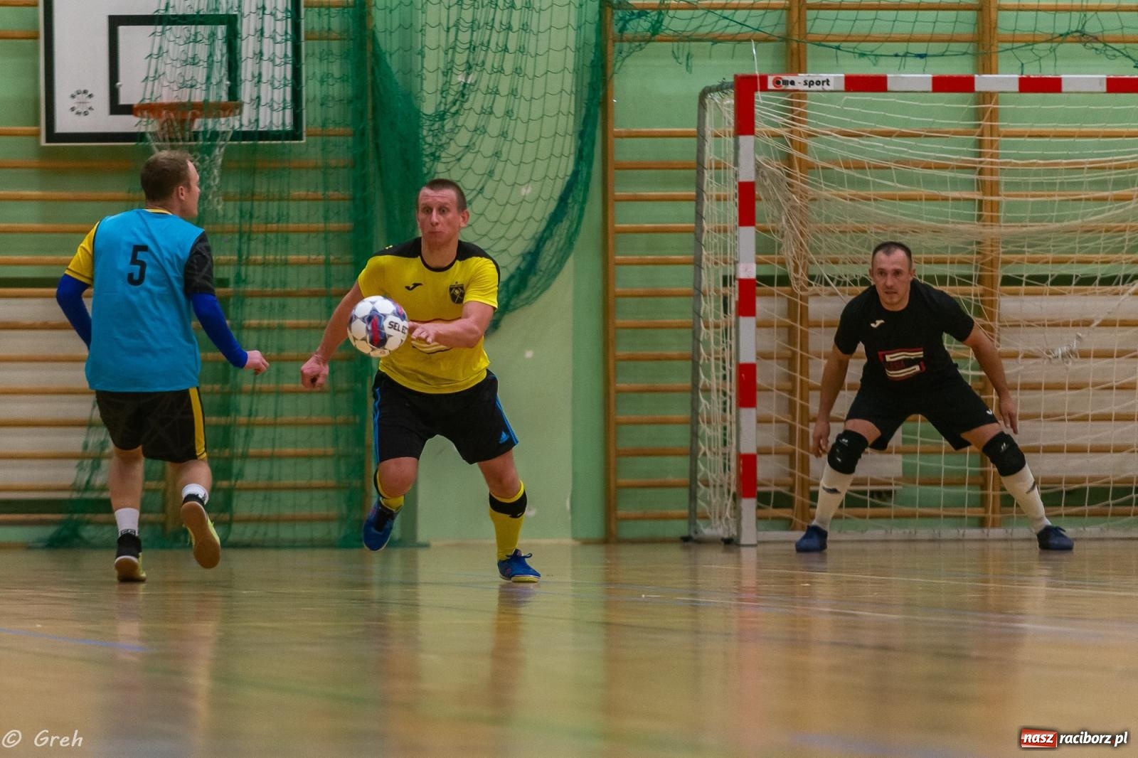 Zdjęcie w galerii na portalu naszraciborz.pl: Ruszył XXI sezon Halowej Ligi Piłki Nożnej [FOTO] wiadomości z regionu