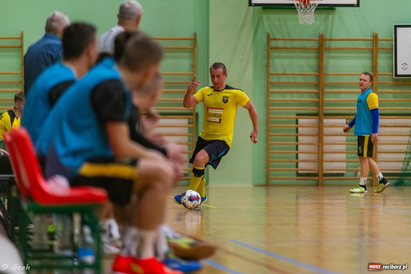 Zdjęcie w galerii na portalu naszraciborz.pl: Ruszył XXI sezon Halowej Ligi Piłki Nożnej [FOTO] wiadomości z regionu