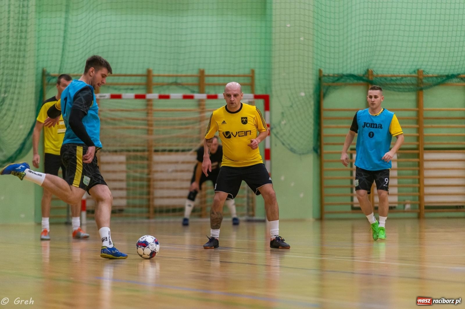 Zdjęcie w galerii na portalu naszraciborz.pl: Ruszył XXI sezon Halowej Ligi Piłki Nożnej [FOTO] wiadomości z regionu