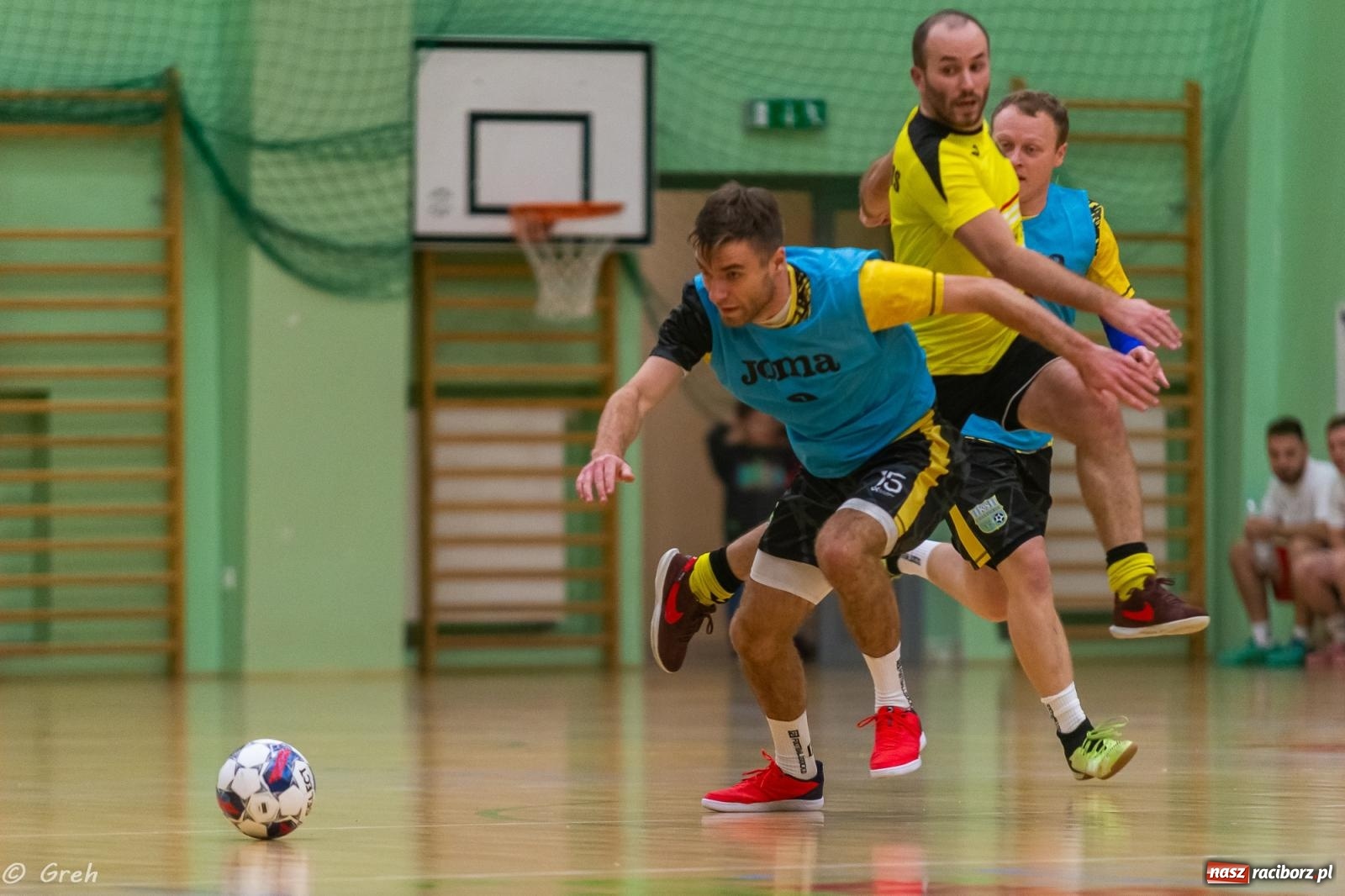 Zdjęcie w galerii na portalu naszraciborz.pl: Ruszył XXI sezon Halowej Ligi Piłki Nożnej [FOTO] wiadomości z regionu