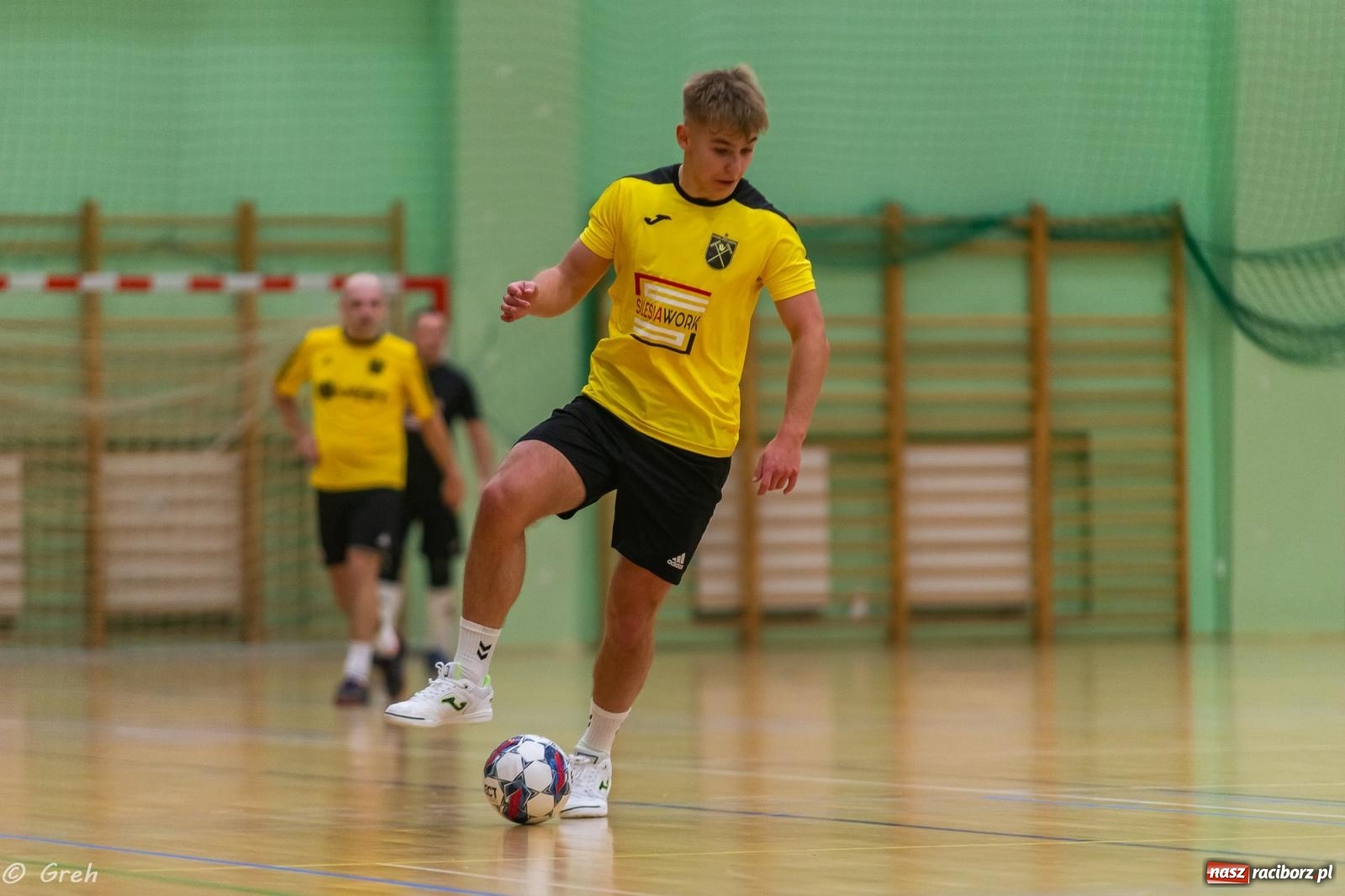 Zdjęcie w galerii na portalu naszraciborz.pl: Ruszył XXI sezon Halowej Ligi Piłki Nożnej [FOTO] wiadomości z regionu