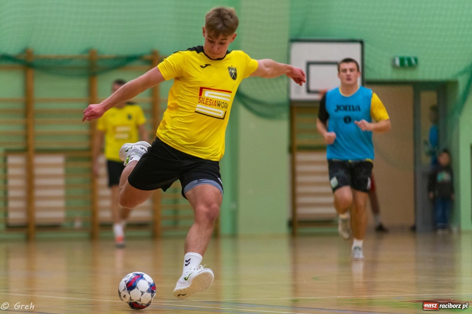 Zdjęcie w galerii na portalu naszraciborz.pl: Ruszył XXI sezon Halowej Ligi Piłki Nożnej [FOTO] wiadomości z regionu