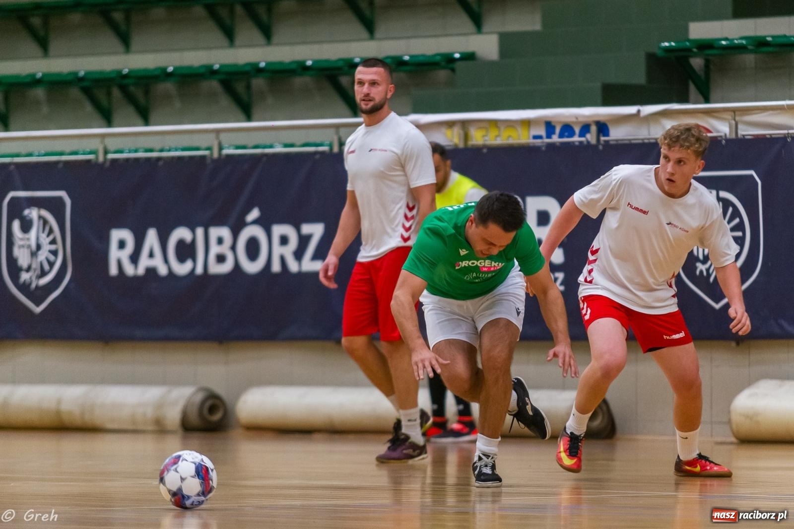Zdjęcie w galerii na portalu naszraciborz.pl: Ruszył XXI sezon Halowej Ligi Piłki Nożnej [FOTO] wiadomości z regionu