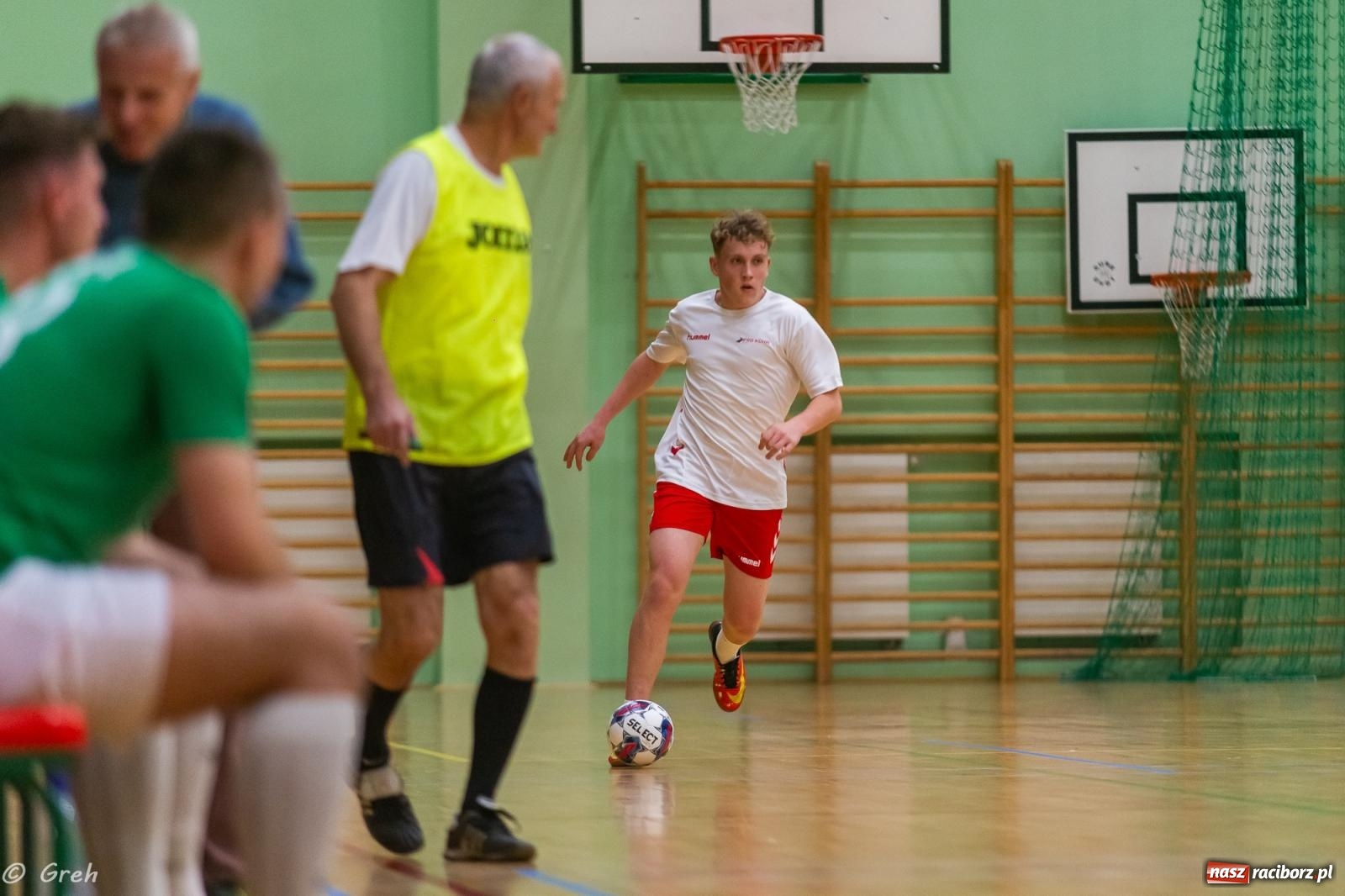 Zdjęcie w galerii na portalu naszraciborz.pl: Ruszył XXI sezon Halowej Ligi Piłki Nożnej [FOTO] wiadomości z regionu