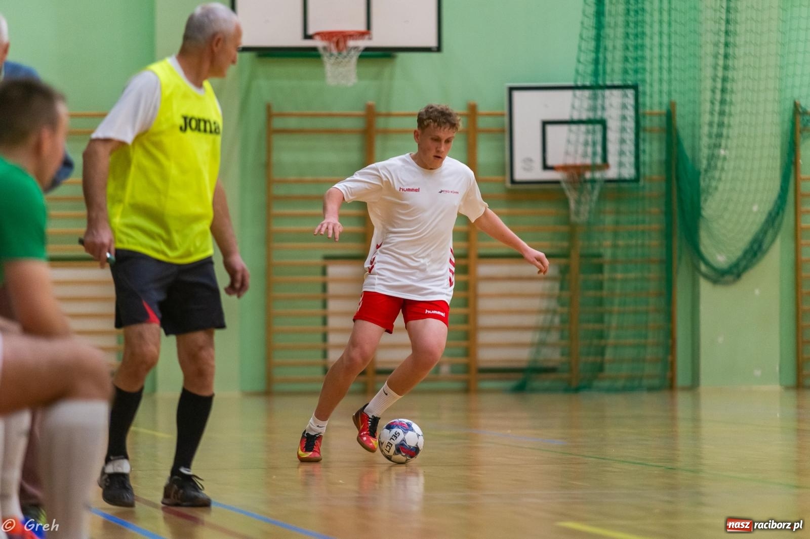 Zdjęcie w galerii na portalu naszraciborz.pl: Ruszył XXI sezon Halowej Ligi Piłki Nożnej [FOTO] wiadomości z regionu