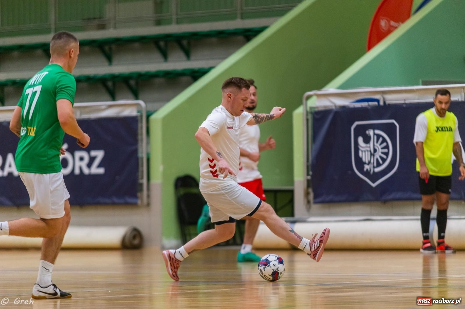 Zdjęcie w galerii na portalu naszraciborz.pl: Ruszył XXI sezon Halowej Ligi Piłki Nożnej [FOTO] wiadomości z regionu