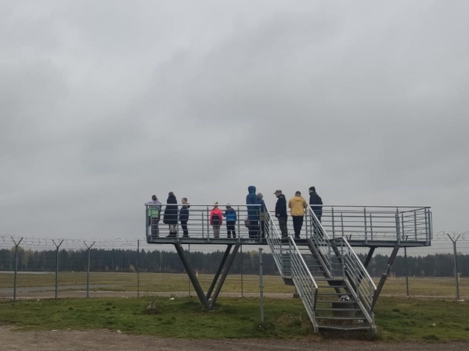 Zdjęcie w galerii na portalu naszraciborz.pl: Wychowankowie raciborskiego ośrodka dla niesłyszących w placówce SG w Katowicach wiadomości z regionu