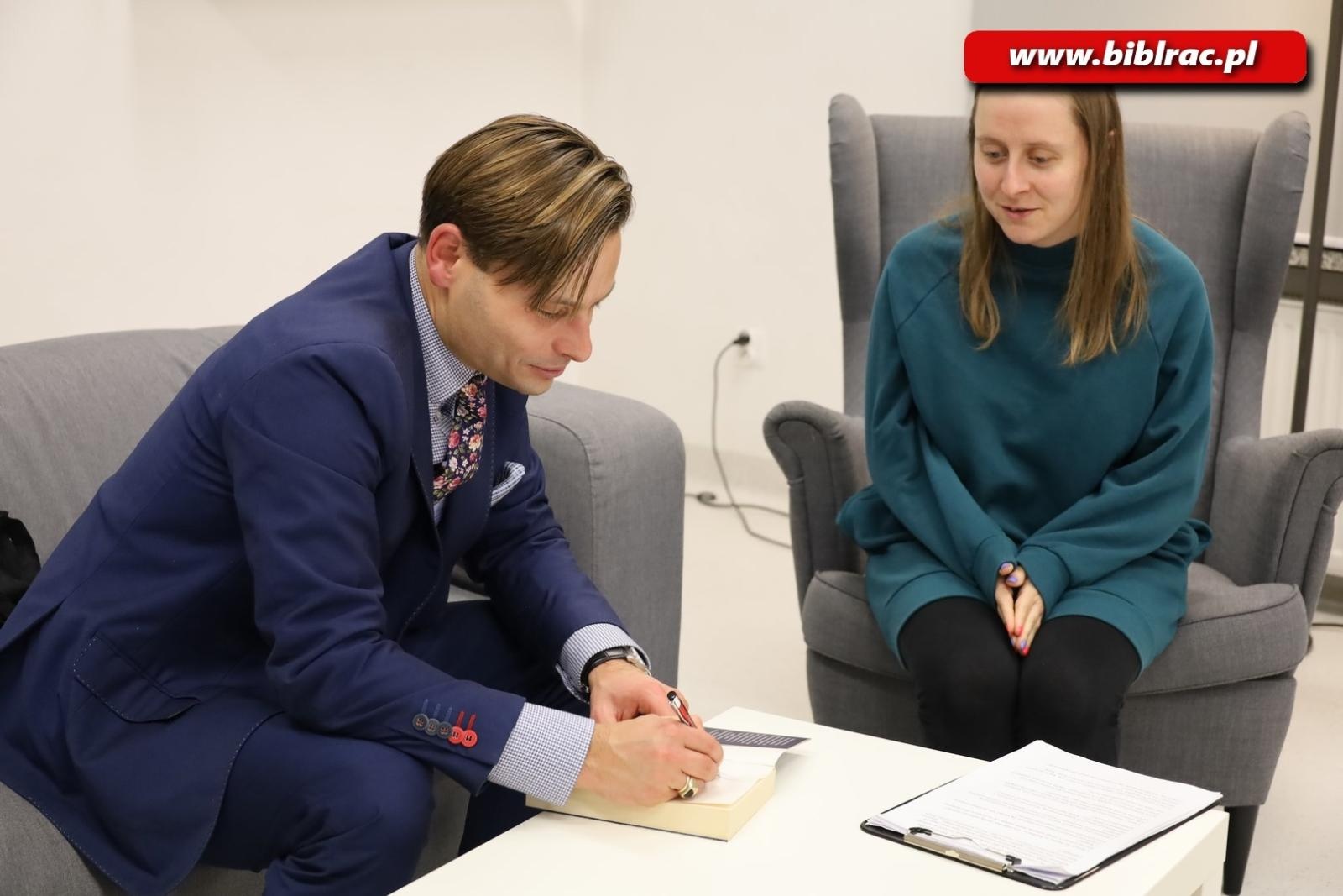 Zdjęcie w galerii na portalu naszraciborz.pl: Polska morderstwem stoi! Max Czornyj w raciborskiej bibliotece wiadomości z regionu