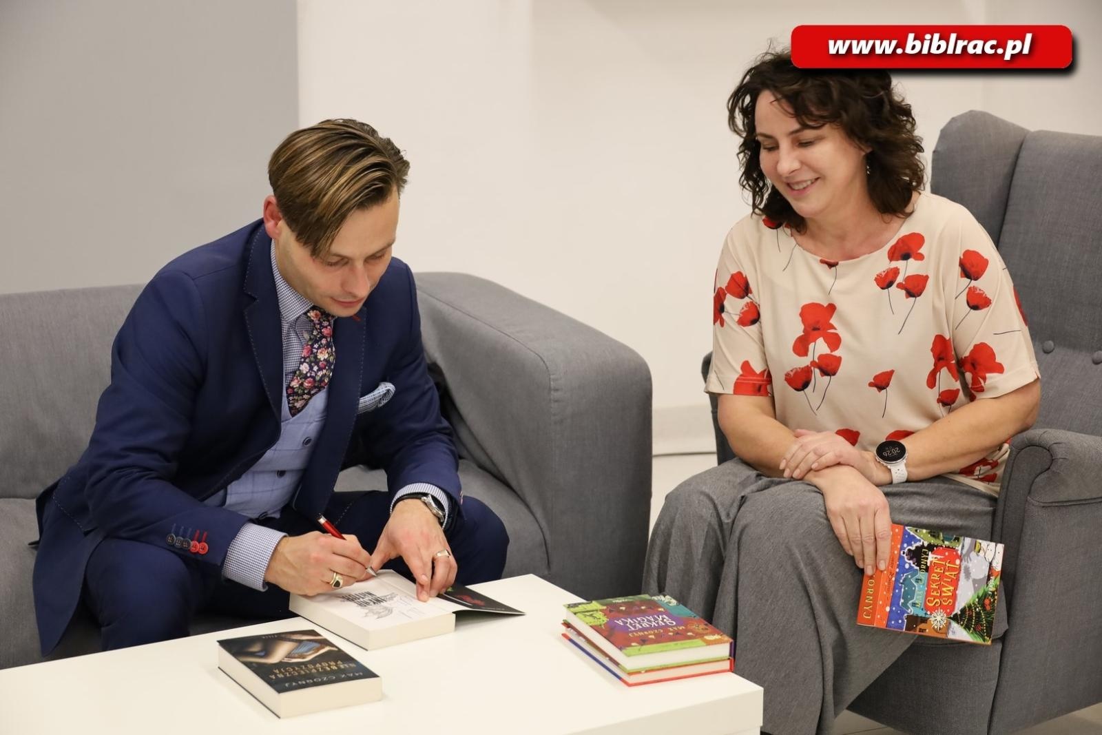 Zdjęcie w galerii na portalu naszraciborz.pl: Polska morderstwem stoi! Max Czornyj w raciborskiej bibliotece wiadomości z regionu