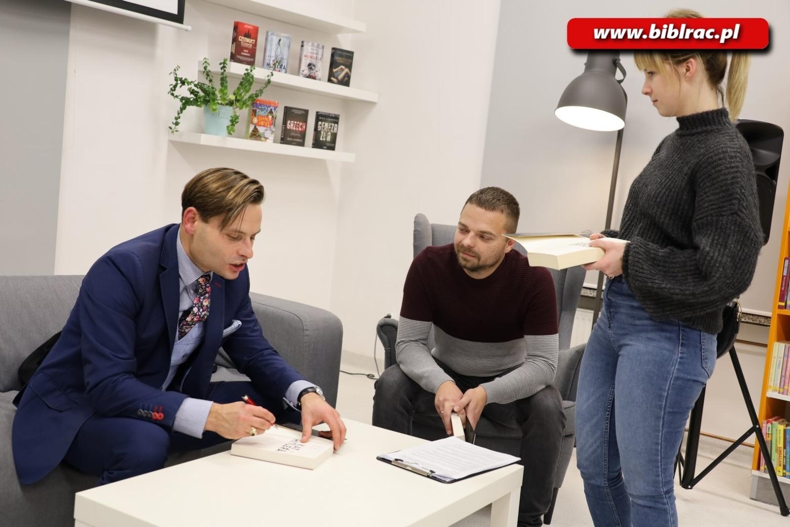 Zdjęcie w galerii na portalu naszraciborz.pl: Polska morderstwem stoi! Max Czornyj w raciborskiej bibliotece wiadomości z regionu