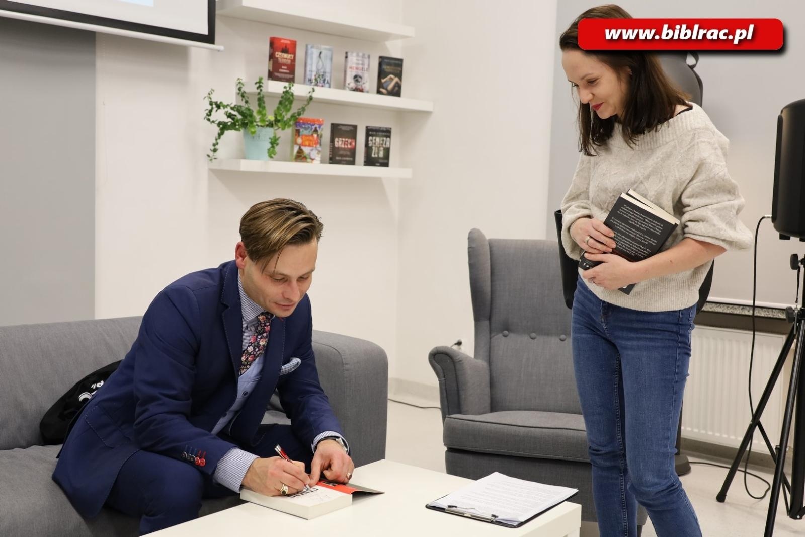 Zdjęcie w galerii na portalu naszraciborz.pl: Polska morderstwem stoi! Max Czornyj w raciborskiej bibliotece wiadomości z regionu