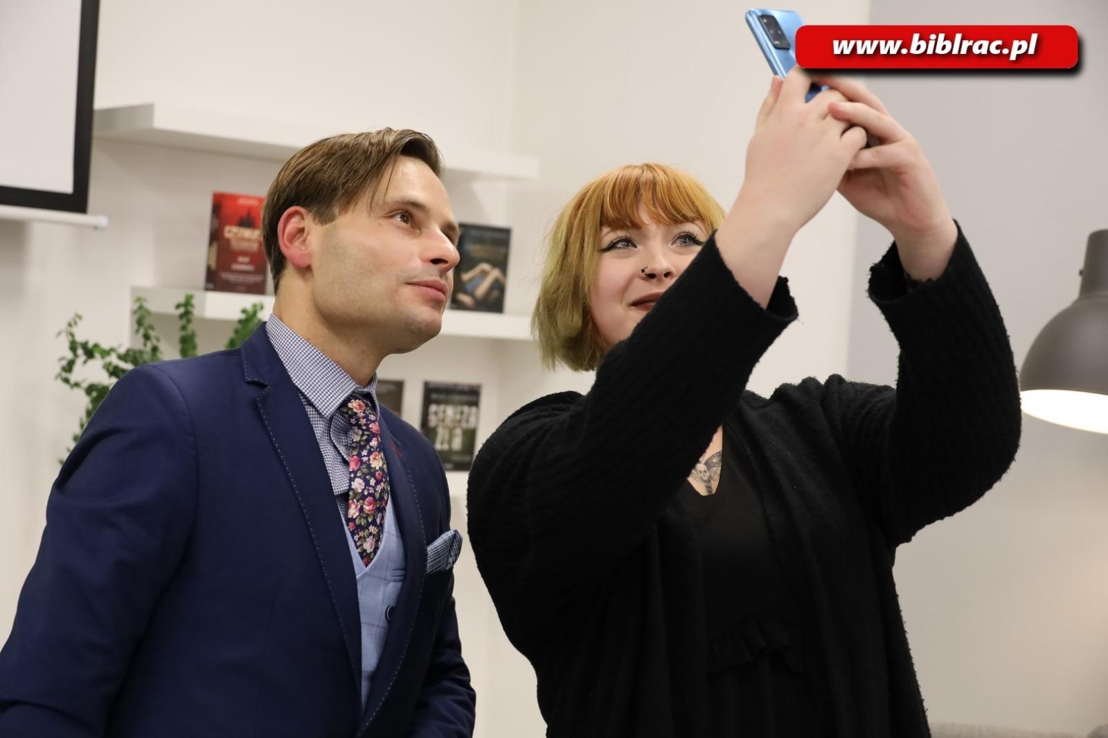 Zdjęcie w galerii na portalu naszraciborz.pl: Polska morderstwem stoi! Max Czornyj w raciborskiej bibliotece wiadomości z regionu