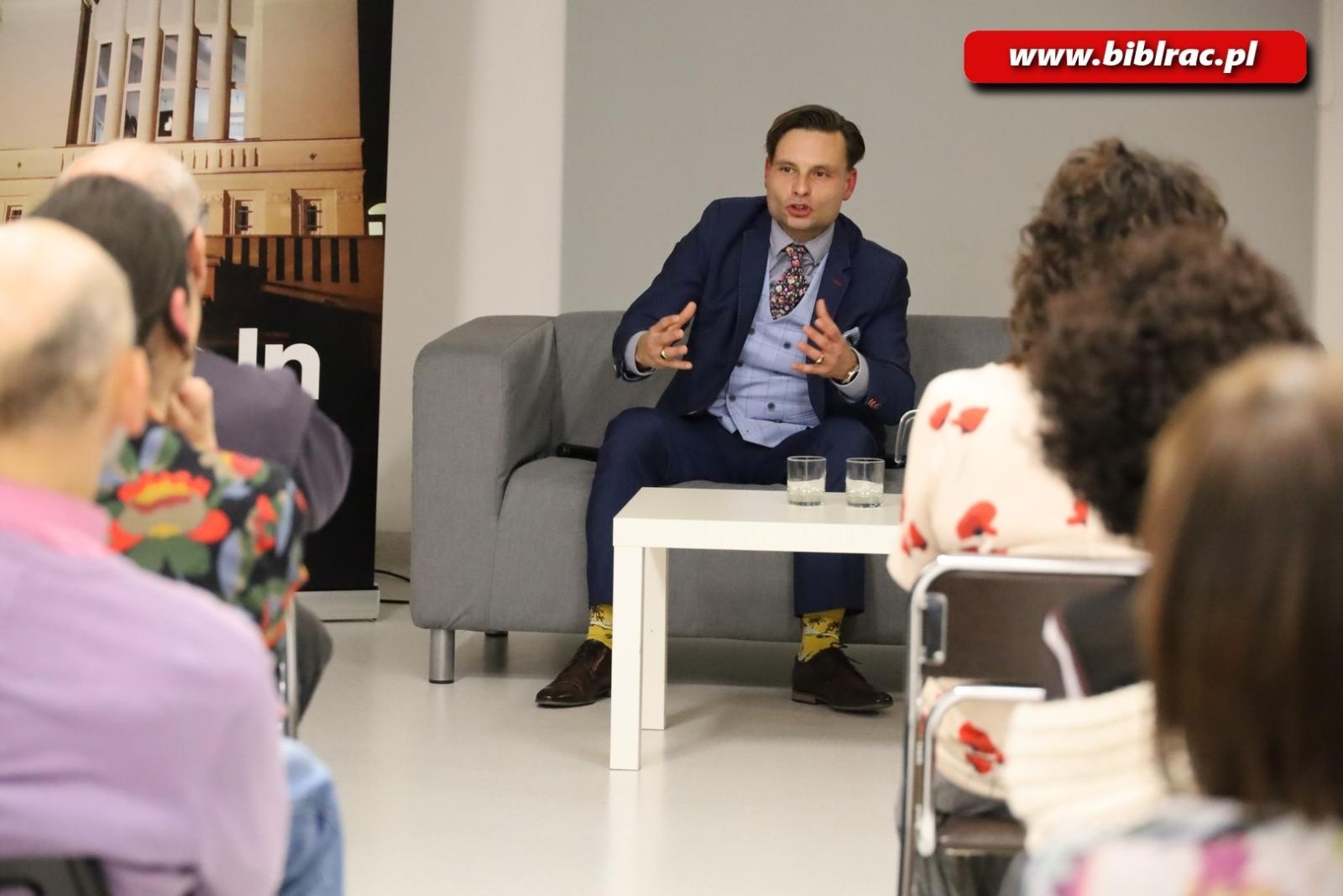 Zdjęcie w galerii na portalu naszraciborz.pl: Polska morderstwem stoi! Max Czornyj w raciborskiej bibliotece wiadomości z regionu