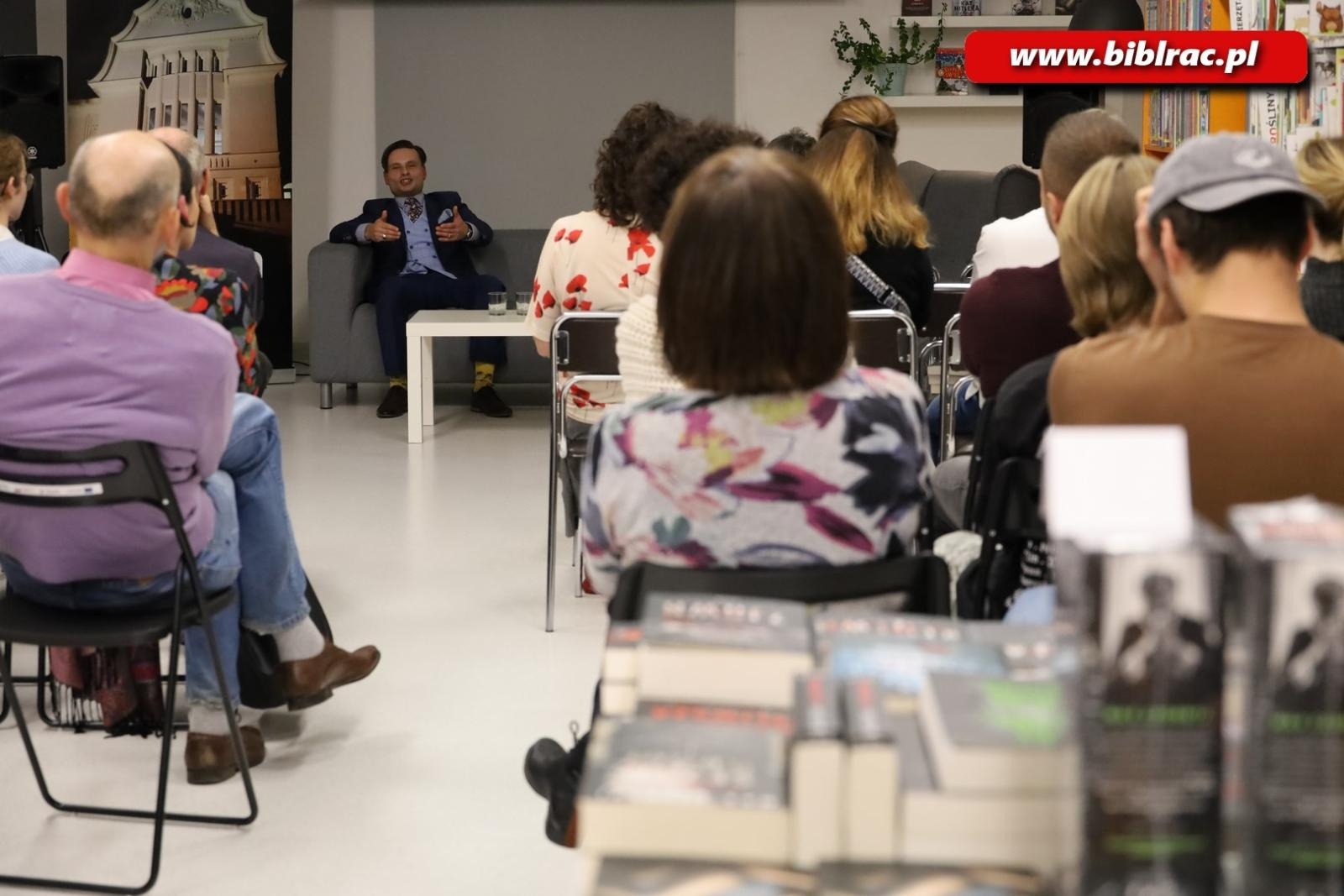 Zdjęcie w galerii na portalu naszraciborz.pl: Polska morderstwem stoi! Max Czornyj w raciborskiej bibliotece wiadomości z regionu