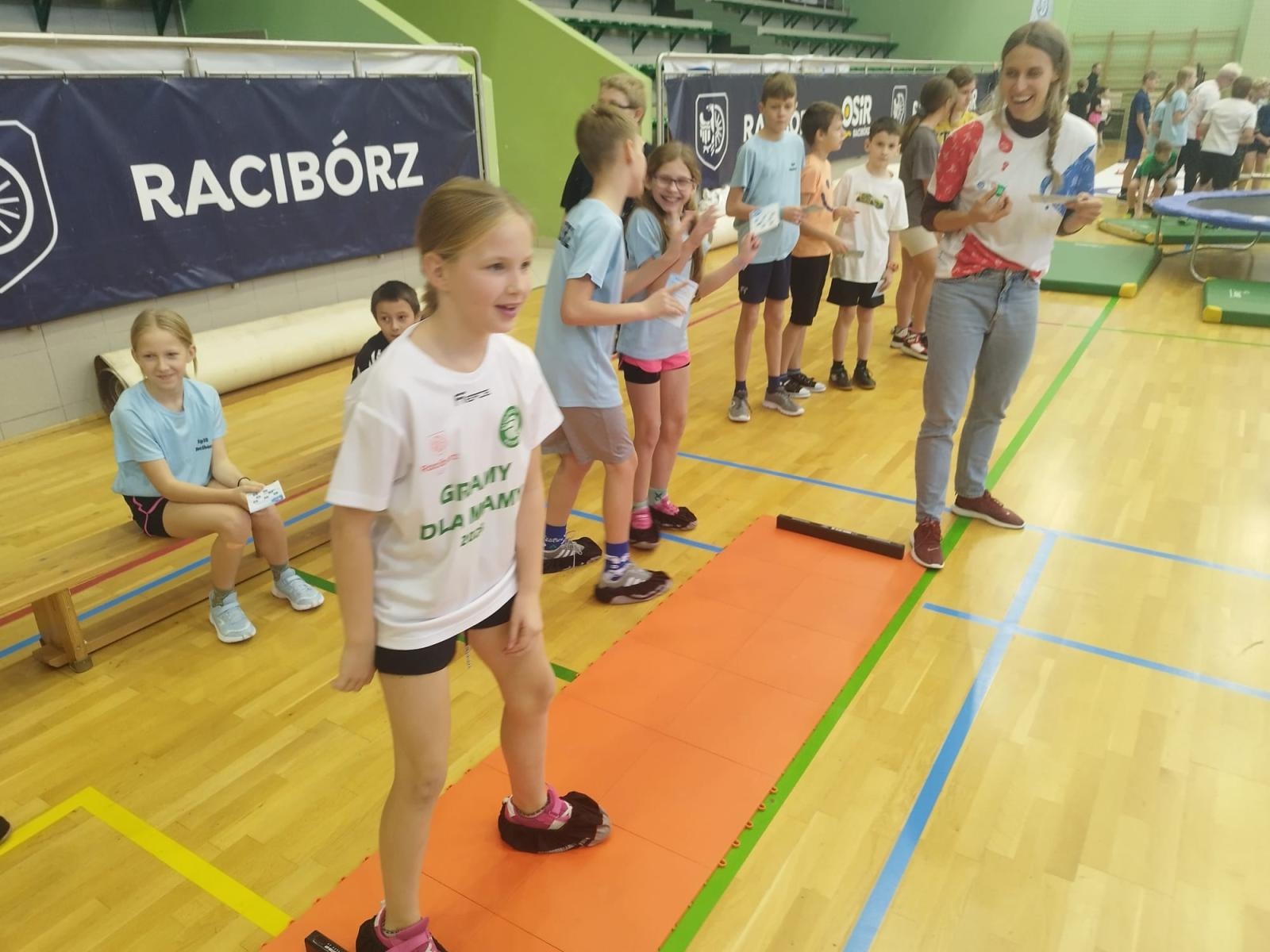 Zdjęcie w galerii na portalu naszraciborz.pl: Skoczek narciarski Jakub Kot gościem zimowej akademii w Raciborzu wiadomości z regionu