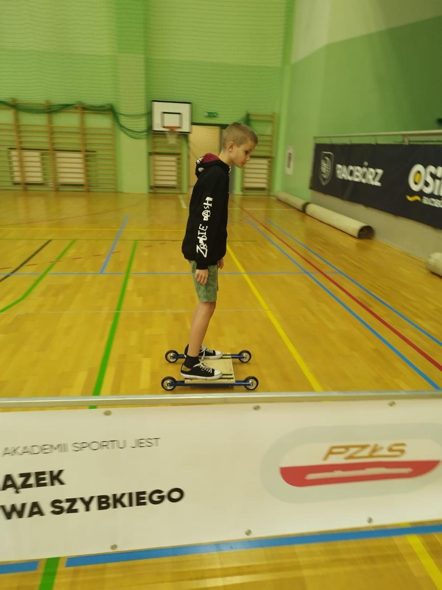 Zdjęcie w galerii na portalu naszraciborz.pl: Skoczek narciarski Jakub Kot gościem zimowej akademii w Raciborzu wiadomości z regionu