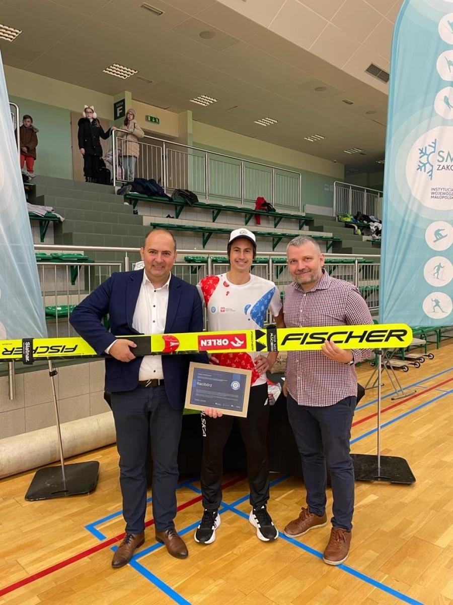 Zdjęcie w galerii na portalu naszraciborz.pl: Skoczek narciarski Jakub Kot gościem zimowej akademii w Raciborzu wiadomości z regionu