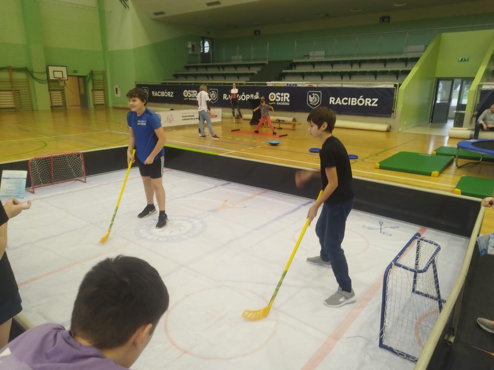 Zdjęcie w galerii na portalu naszraciborz.pl: Skoczek narciarski Jakub Kot gościem zimowej akademii w Raciborzu wiadomości z regionu