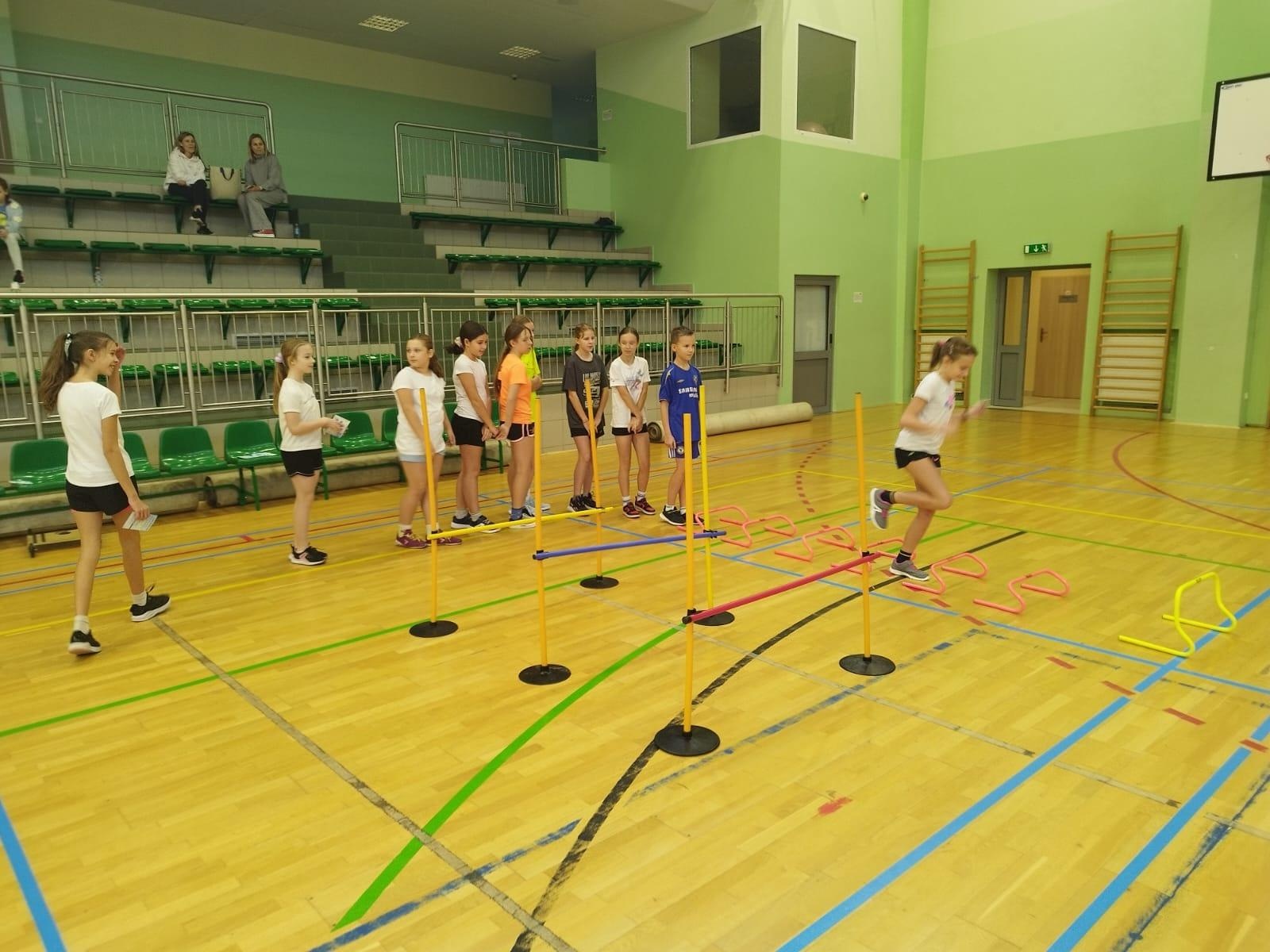 Zdjęcie w galerii na portalu naszraciborz.pl: Skoczek narciarski Jakub Kot gościem zimowej akademii w Raciborzu wiadomości z regionu