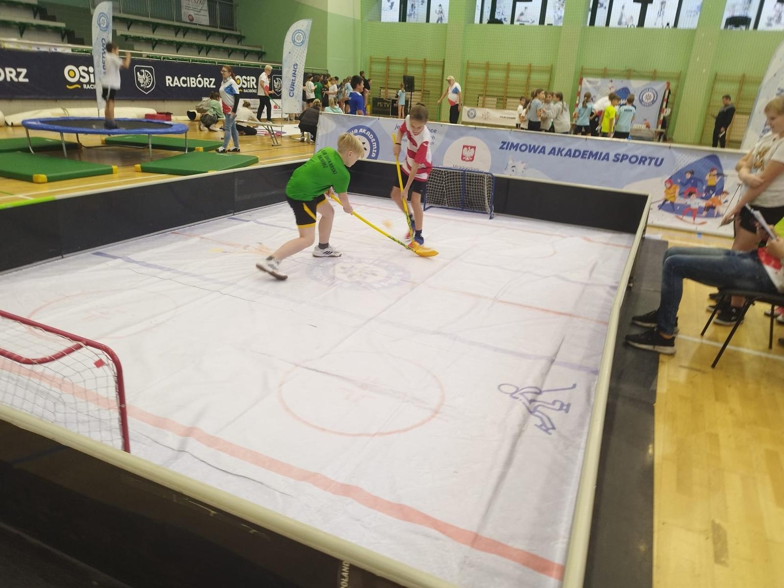 Zdjęcie w galerii na portalu naszraciborz.pl: Skoczek narciarski Jakub Kot gościem zimowej akademii w Raciborzu wiadomości z regionu